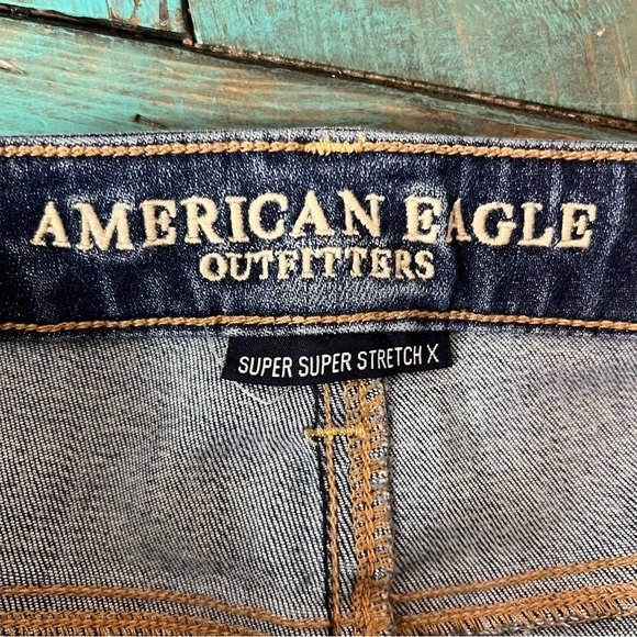 American Eagle Super Hi Rise Distressed Jeggings Size 12 - Picture 9 of 15